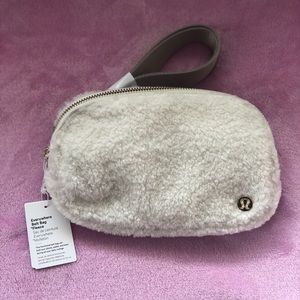 lululemon everywhere belt bag fleece